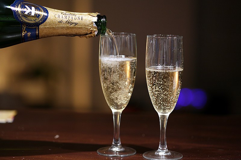 Champagne vs. Sparkling Wines The Art of Food and Wine