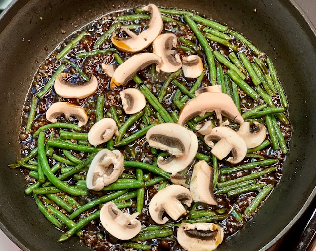 Chinese Long Beans and Mushrooms with Sauce