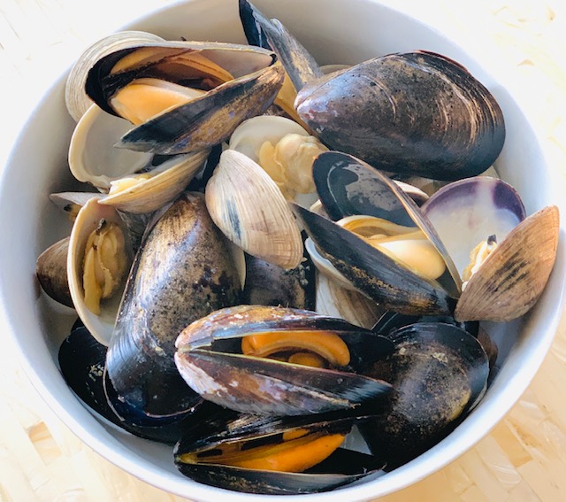 Steamed clam and mussels