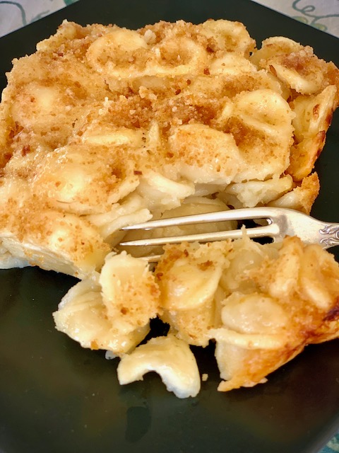 Baked Mac n Cheese with breadcrumbs