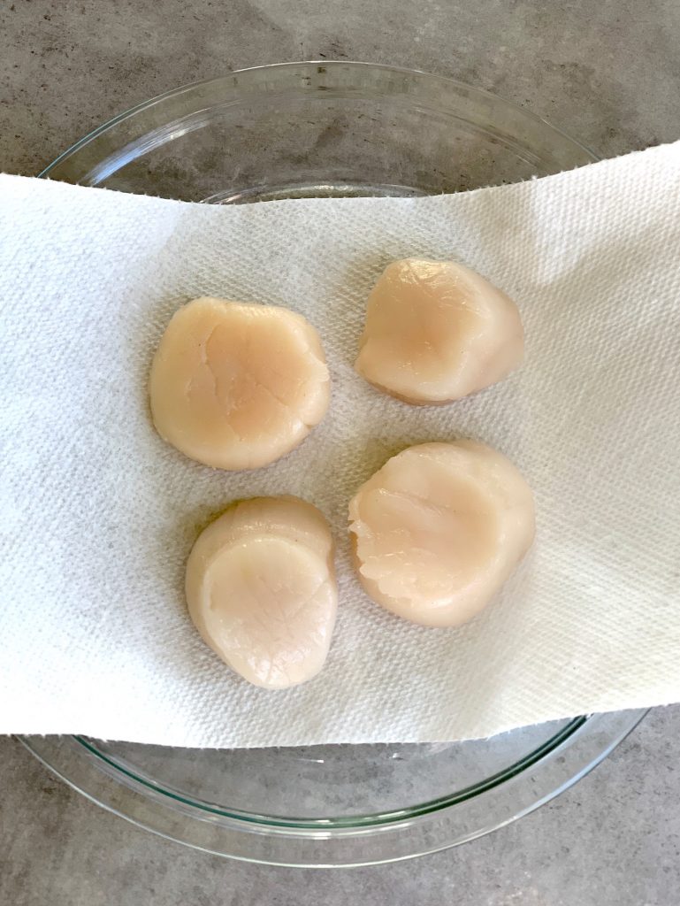 Scallops drying on a paper towel