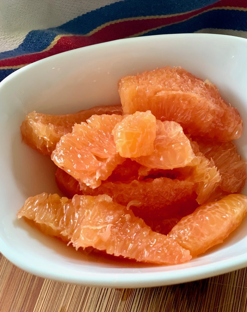 Supreme oranges in a white bowl