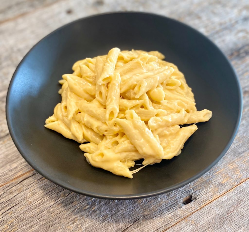 Mac n cheese in a black bowl