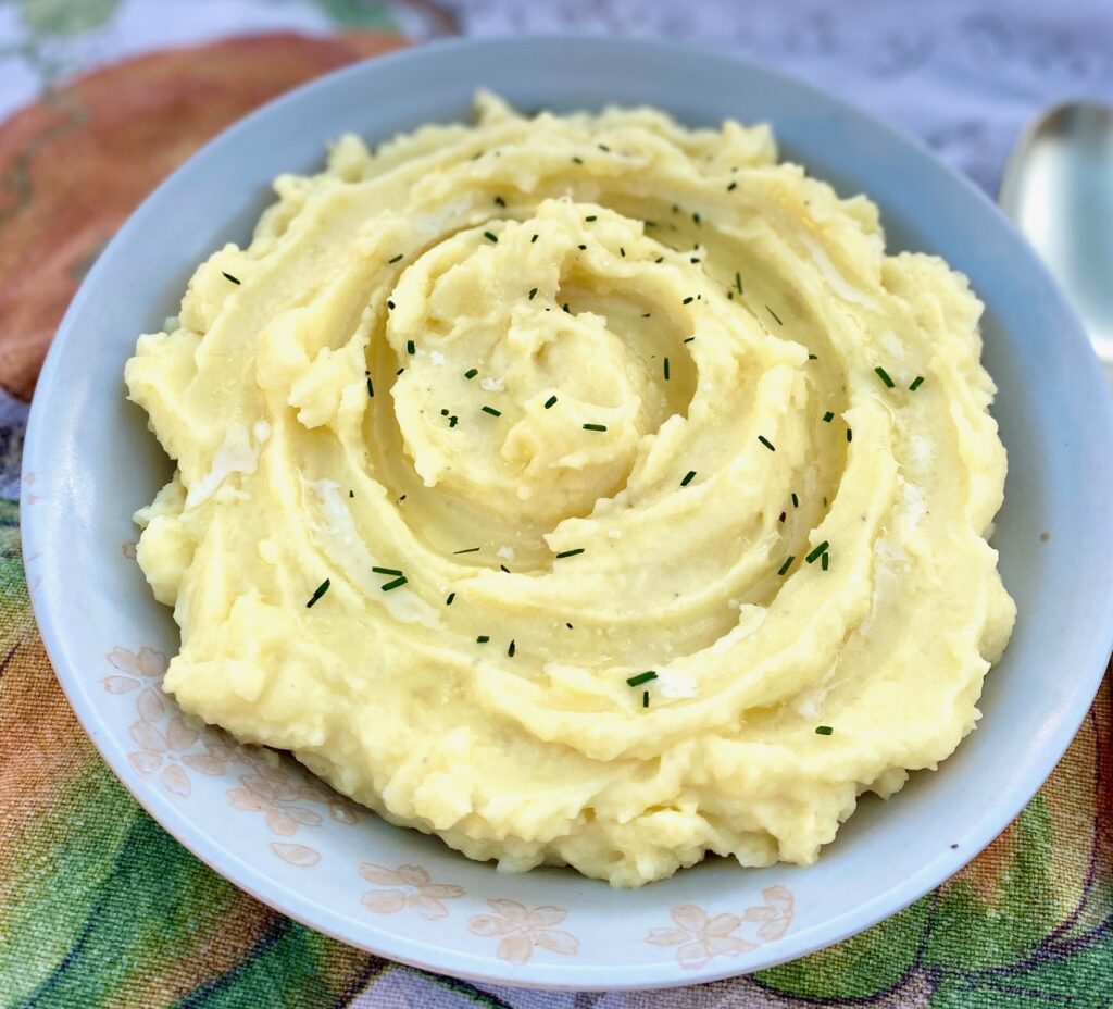 Creamy Roasted Garlic Mashed Potatoes - The Art of Food and Wine