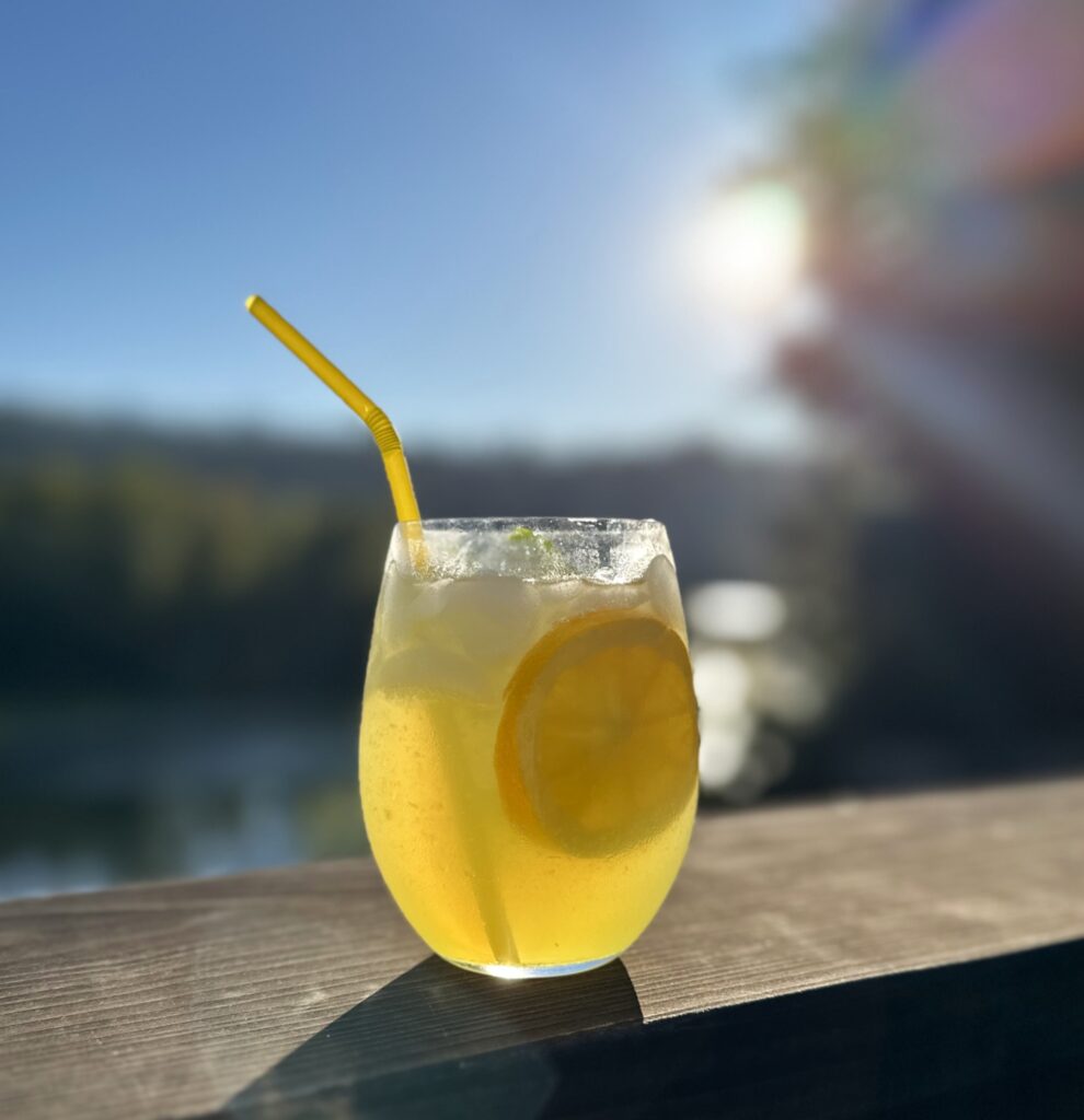 single glass of Limoncello Spritz