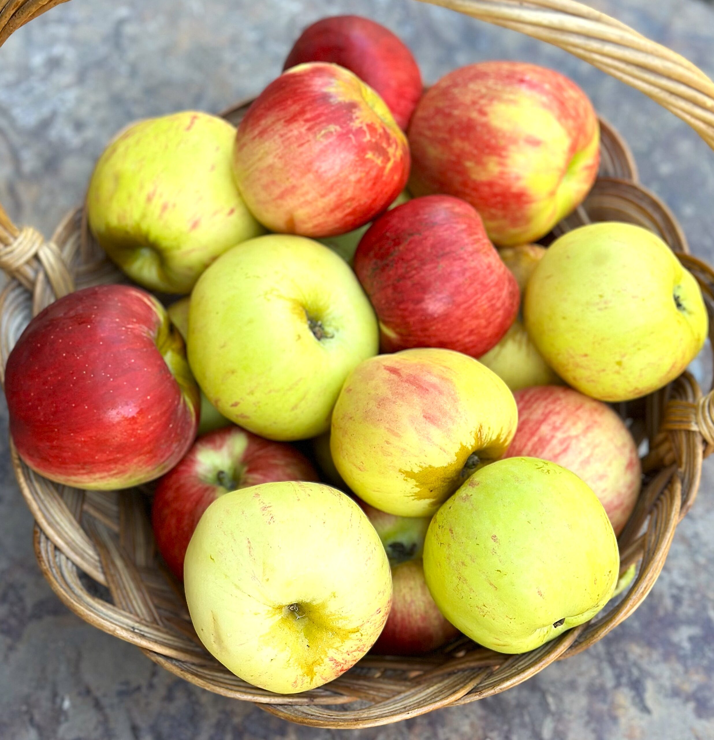 apples in a basket