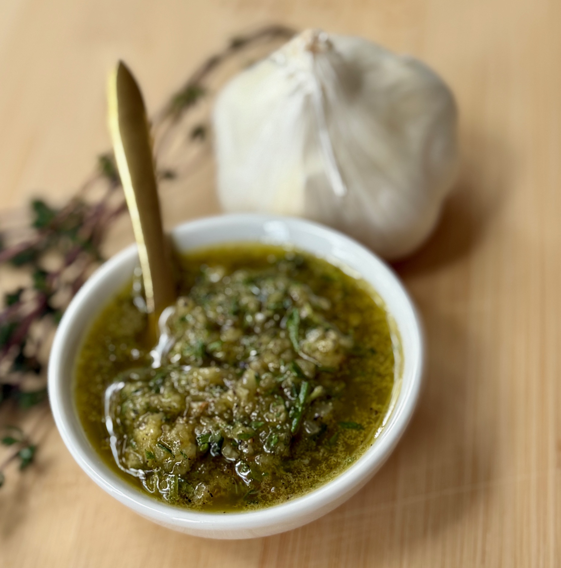 bowl of beef rub with garlic bulb