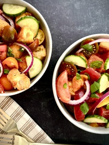 2 Panzanella salads in bowls